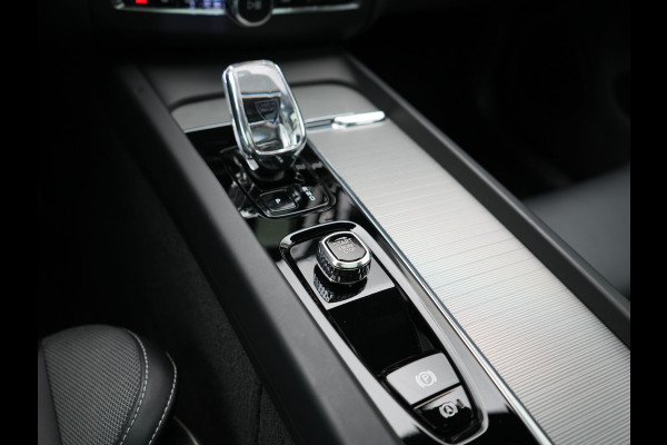 Volvo XC60 T8 AWD Plus Dark LONG RANGE PHEV 455pk Dealer O.H. | Trekhaak Af Fabriek | Panodak | Lederen Sportstoelen Memory & Verwarmd | Stuur Verwarmd | Keyless | Apple Carplay | Google Assistent | DAB | 20"L.M | Cruise Control | Plug In Hybrid |