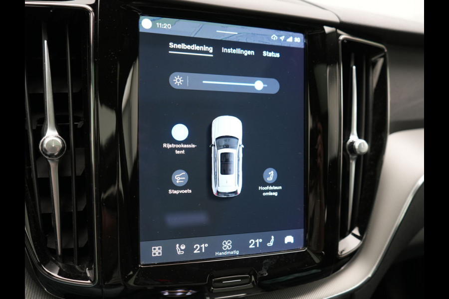 Volvo XC60 T8 AWD Plus Dark LONG RANGE PHEV 455pk Dealer O.H. | Trekhaak Af Fabriek | Panodak | Lederen Sportstoelen Memory & Verwarmd | Stuur Verwarmd | Keyless | Apple Carplay | Google Assistent | DAB | 20"L.M | Cruise Control | Plug In Hybrid |
