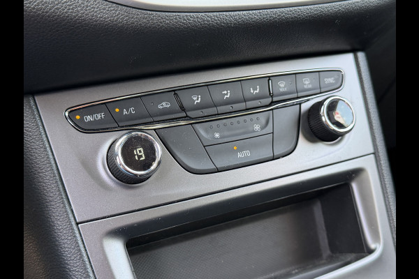 Opel Astra Sports Tourer BWJ 2020 | 1.2T 111PK EXECUTIVE TREKHAAK | CLIMA | NAVI | CARPLAY | SPORTSTOELEN | PDC 2X | CAMERA A |