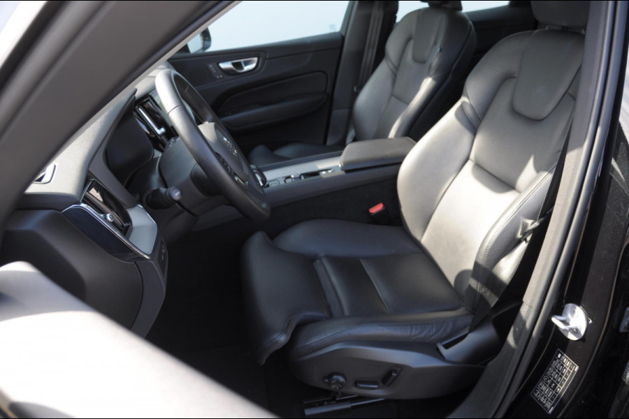 Volvo XC60 350PK Automaat T6 AWD Plus Bright / Navigatie / Elektrisch glazen schuif-kanteldak / Leren bekleding / Elektrisch verstelbare stoelen met geheugen / Stuur & Stoelverwarming / Achteruitrijcamera / Elektrische achterklep / Cruise control