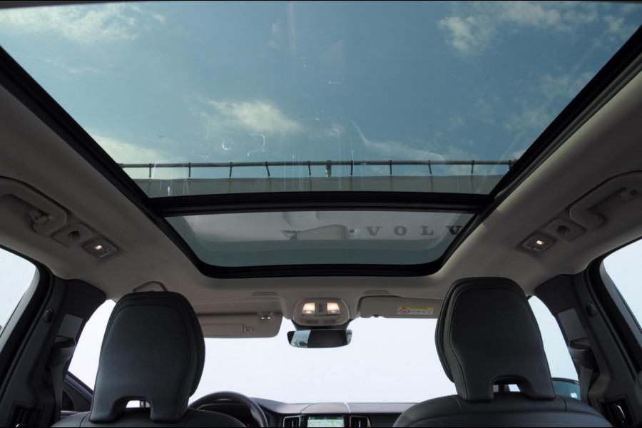Volvo XC60 350PK Automaat T6 AWD Plus Bright / Navigatie / Elektrisch glazen schuif-kanteldak / Leren bekleding / Elektrisch verstelbare stoelen met geheugen / Stuur & Stoelverwarming / Achteruitrijcamera / Elektrische achterklep / Cruise control