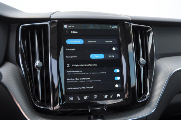 Volvo XC60 350PK Automaat T6 AWD Plus Bright / Navigatie / Elektrisch glazen schuif-kanteldak / Leren bekleding / Elektrisch verstelbare stoelen met geheugen / Stuur & Stoelverwarming / Achteruitrijcamera / Elektrische achterklep / Cruise control