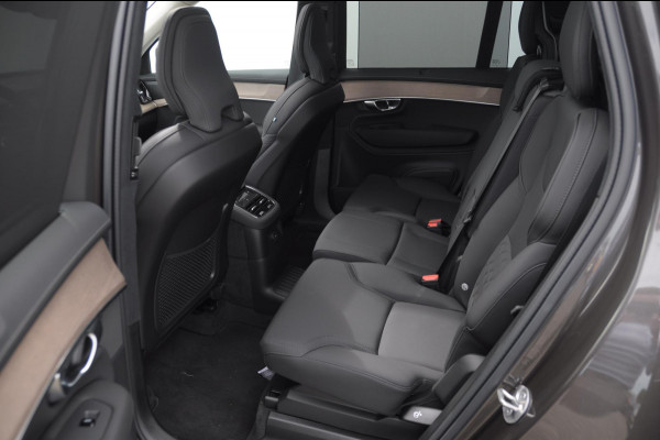 Volvo XC90 T8 455PK Automaat Plug-in hybrid AWD Ultra Bright Luchtvering / Trekhaak / Panoramadak / Google services / Elektrisch bedienbare voorstoelen met geheugen / Stoelverwarming voor en achter