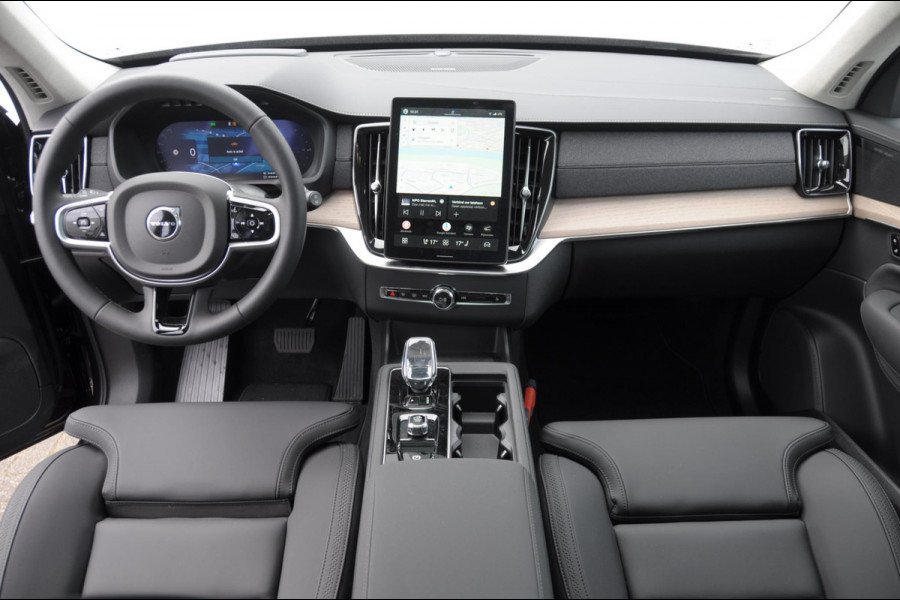 Volvo XC90 T8 455PK Automaat Plug-in hybrid AWD Ultra Bright Luchtvering / Trekhaak / Panoramadak / Google services / Elektrisch bedienbare voorstoelen met geheugen / Stoelverwarming voor en achter
