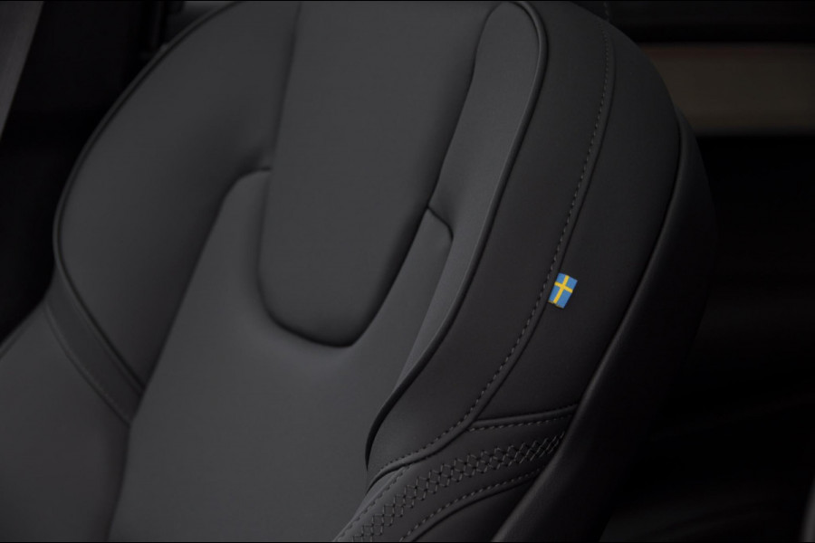 Volvo XC90 T8 455PK Automaat Plug-in hybrid AWD Ultra Bright Luchtvering / Trekhaak / Panoramadak / Google services / Elektrisch bedienbare voorstoelen met geheugen / Stoelverwarming voor en achter