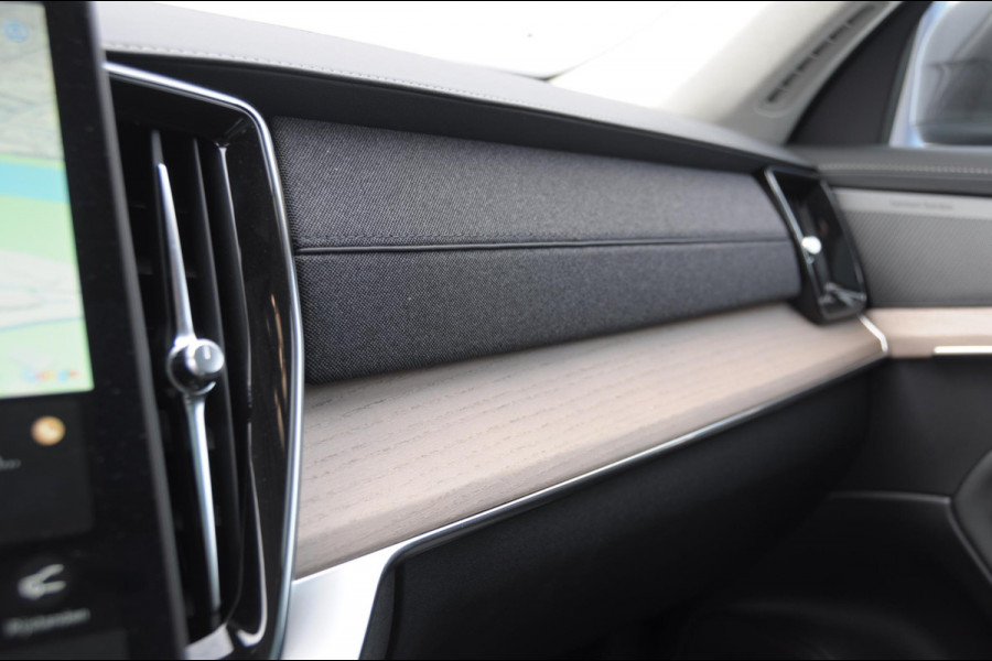 Volvo XC90 T8 455PK Automaat Plug-in hybrid AWD Ultra Bright Luchtvering / Trekhaak / Panoramadak / Google services / Elektrisch bedienbare voorstoelen met geheugen / Stoelverwarming voor en achter