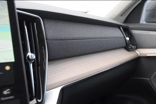 Volvo XC90 T8 455PK Automaat Plug-in hybrid AWD Ultra Bright Luchtvering / Trekhaak / Panoramadak / Google services / Elektrisch bedienbare voorstoelen met geheugen / Stoelverwarming voor en achter