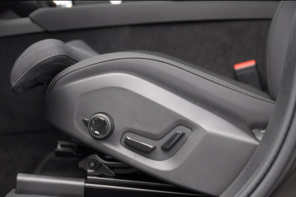 Volvo XC90 T8 455PK Automaat Plug-in hybrid AWD Ultra Bright Luchtvering / Trekhaak / Panoramadak / Google services / Elektrisch bedienbare voorstoelen met geheugen / Stoelverwarming voor en achter