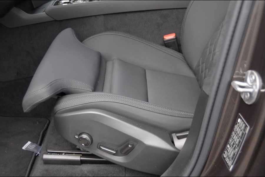 Volvo XC90 T8 455PK Automaat Plug-in hybrid AWD Ultra Bright Luchtvering / Trekhaak / Panoramadak / Google services / Elektrisch bedienbare voorstoelen met geheugen / Stoelverwarming voor en achter