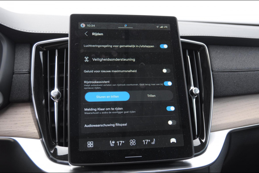 Volvo XC90 T8 455PK Automaat Plug-in hybrid AWD Ultra Bright Luchtvering / Trekhaak / Panoramadak / Google services / Elektrisch bedienbare voorstoelen met geheugen / Stoelverwarming voor en achter