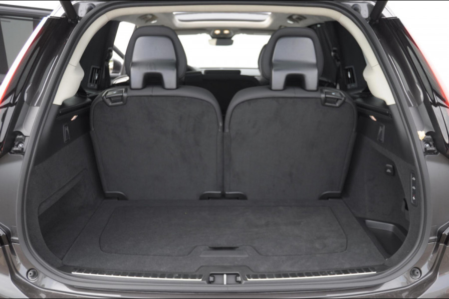 Volvo XC90 T8 455PK Automaat Plug-in hybrid AWD Ultra Bright Luchtvering / Trekhaak / Panoramadak / Google services / Elektrisch bedienbare voorstoelen met geheugen / Stoelverwarming voor en achter