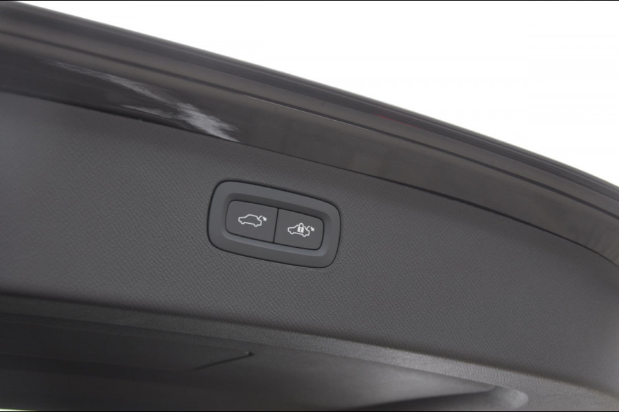 Volvo XC90 T8 455PK Automaat Plug-in hybrid AWD Ultra Bright Luchtvering / Trekhaak / Panoramadak / Google services / Elektrisch bedienbare voorstoelen met geheugen / Stoelverwarming voor en achter