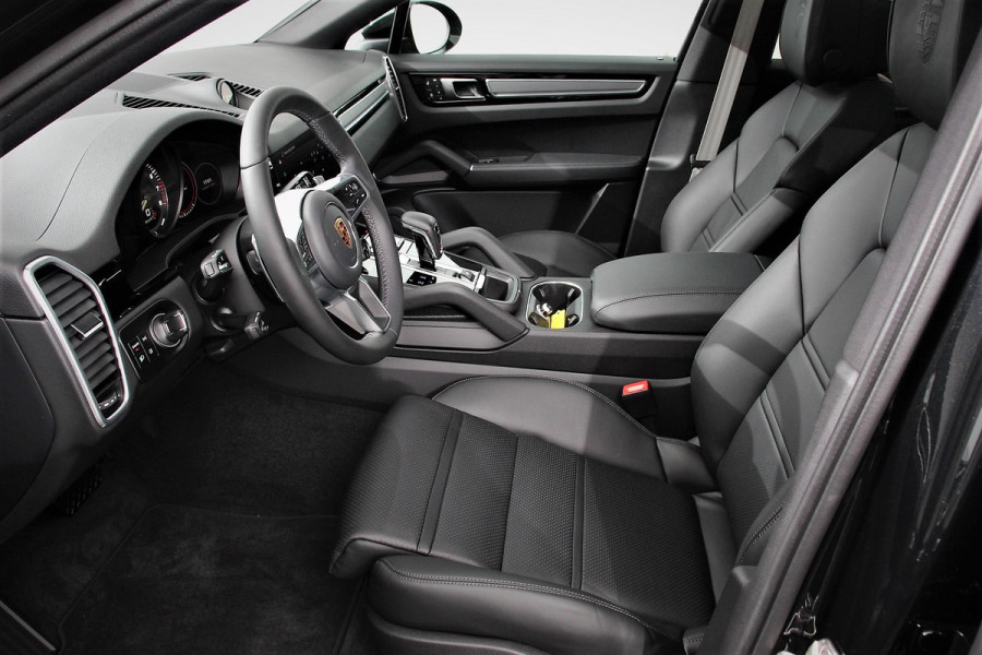 Porsche Cayenne Coupé 3.0 E-Hybrid 462pk Platinum Edition Luchtvering Leder Panoramadak Camera Navigatie Elektrisch bedienbare achterklep Apple Carplay/ Android Auto Sfeerverlichting Cruise control