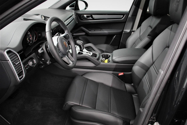 Porsche Cayenne Coupé 3.0 E-Hybrid 462pk Platinum Edition Luchtvering Leder Panoramadak Camera Navigatie Elektrisch bedienbare achterklep Apple Carplay/ Android Auto Sfeerverlichting Cruise control