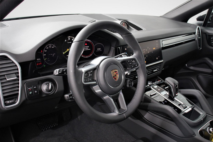 Porsche Cayenne Coupé 3.0 E-Hybrid 462pk Platinum Edition Luchtvering Leder Panoramadak Camera Navigatie Elektrisch bedienbare achterklep Apple Carplay/ Android Auto Sfeerverlichting Cruise control