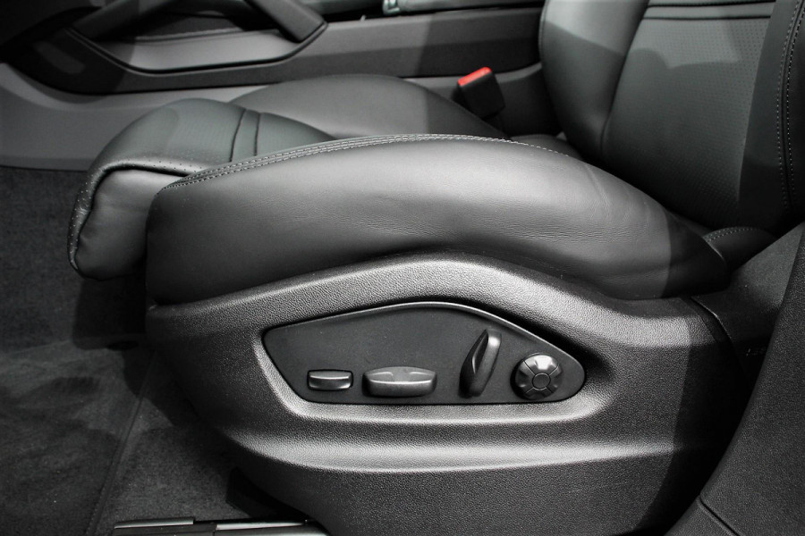 Porsche Cayenne Coupé 3.0 E-Hybrid 462pk Platinum Edition Luchtvering Leder Panoramadak Camera Navigatie Elektrisch bedienbare achterklep Apple Carplay/ Android Auto Sfeerverlichting Cruise control