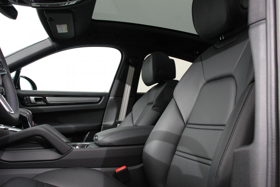 Porsche Cayenne Coupé 3.0 E-Hybrid 462pk Platinum Edition Luchtvering Leder Panoramadak Camera Navigatie Elektrisch bedienbare achterklep Apple Carplay/ Android Auto Sfeerverlichting Cruise control