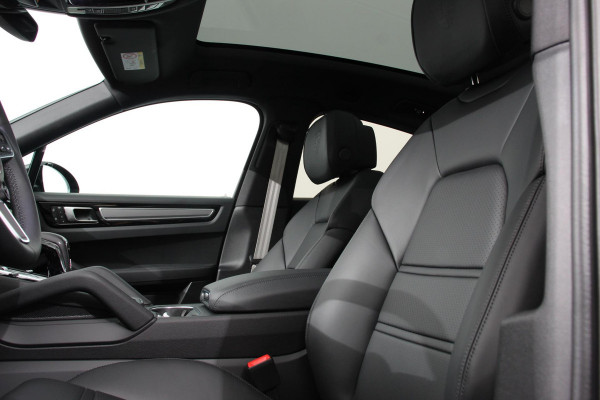 Porsche Cayenne Coupé 3.0 E-Hybrid 462pk Platinum Edition Luchtvering Leder Panoramadak Camera Navigatie Elektrisch bedienbare achterklep Apple Carplay/ Android Auto Sfeerverlichting Cruise control