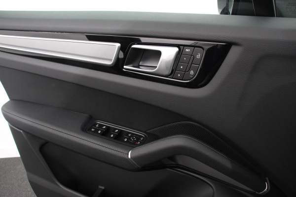 Porsche Cayenne Coupé 3.0 E-Hybrid 462pk Platinum Edition Luchtvering Leder Panoramadak Camera Navigatie Elektrisch bedienbare achterklep Apple Carplay/ Android Auto Sfeerverlichting Cruise control