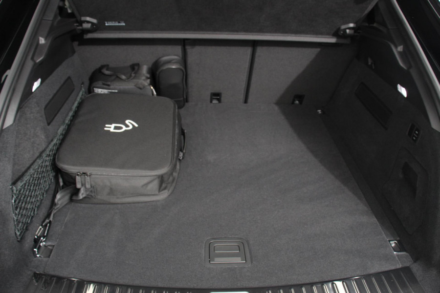Porsche Cayenne Coupé 3.0 E-Hybrid 462pk Platinum Edition Luchtvering Leder Panoramadak Camera Navigatie Elektrisch bedienbare achterklep Apple Carplay/ Android Auto Sfeerverlichting Cruise control