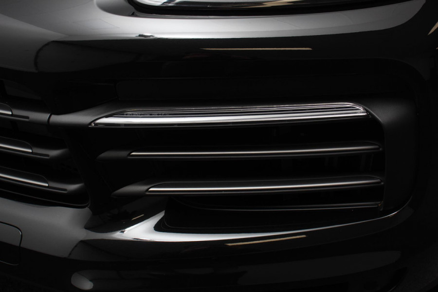 Porsche Cayenne Coupé 3.0 E-Hybrid 462pk Platinum Edition Luchtvering Leder Panoramadak Camera Navigatie Elektrisch bedienbare achterklep Apple Carplay/ Android Auto Sfeerverlichting Cruise control