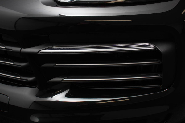 Porsche Cayenne Coupé 3.0 E-Hybrid 462pk Platinum Edition Luchtvering Leder Panoramadak Camera Navigatie Elektrisch bedienbare achterklep Apple Carplay/ Android Auto Sfeerverlichting Cruise control