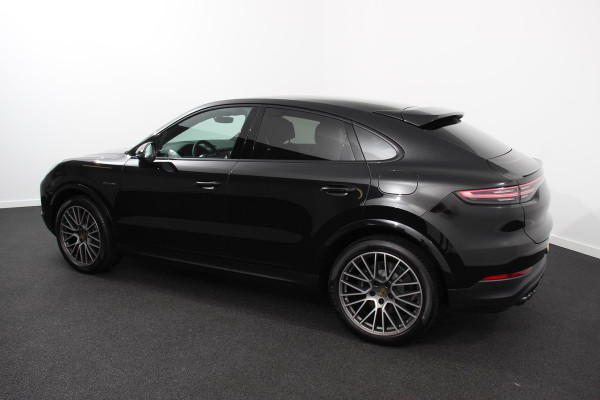 Porsche Cayenne Coupé 3.0 E-Hybrid 462pk Platinum Edition Luchtvering Leder Panoramadak Camera Navigatie Elektrisch bedienbare achterklep Apple Carplay/ Android Auto Sfeerverlichting Cruise control