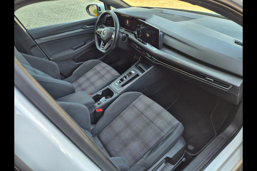 Volkswagen Golf 1.4 eHybrid GTE Pano! BTW Auto Hud! Side Asisst! Keyless! iQ! Camera! Stoelverwarming! Stuurverwarming!