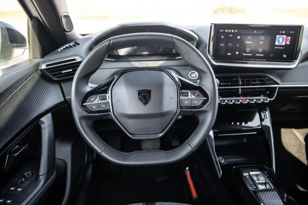 Peugeot e-2008 EV Allure 54 kWh ADAPTIVE CRUISE / CARPLAY / CAMERA / NAVI