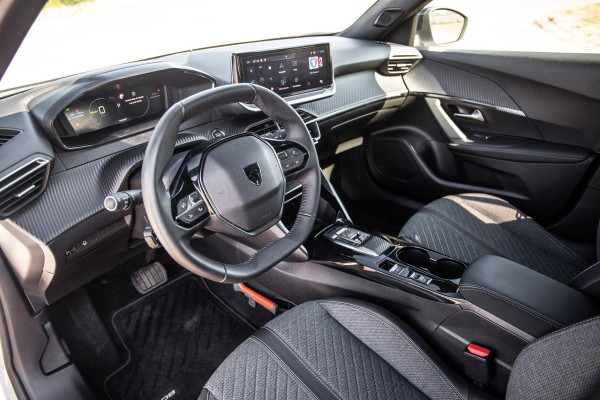 Peugeot e-2008 EV Allure 54 kWh ADAPTIVE CRUISE / CARPLAY / CAMERA / NAVI