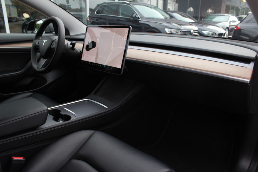 Tesla Model 3 Long Range AWD 75 kWh / FACELIFT / Autopilot / Panoramadak / Camera / Leder / 20'' / Leder / Premium Audio / Warmtepomp