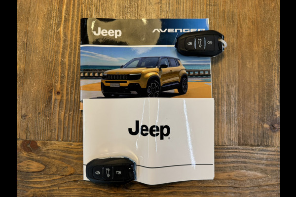 Jeep Avenger Summit 54 kWh Clima Camera Carplay Adaptive Cruise PDC voor en achter Half Leder