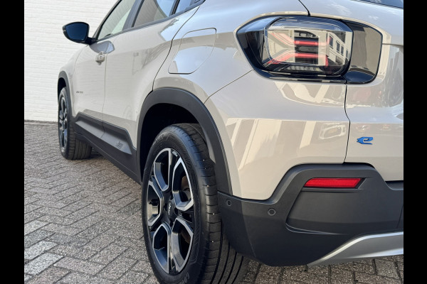 Jeep Avenger Summit 54 kWh Clima Camera Carplay Adaptive Cruise PDC voor en achter Half Leder
