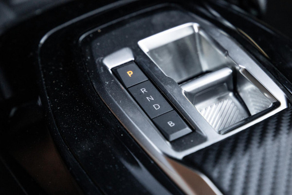 Peugeot e-2008 EV Allure 54 kWh ADAPTIVE CRUISE / CARPLAY / CAMERA / NAVI