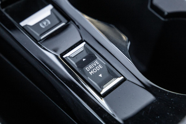 Peugeot e-2008 EV Allure 54 kWh ADAPTIVE CRUISE / CARPLAY / CAMERA / NAVI