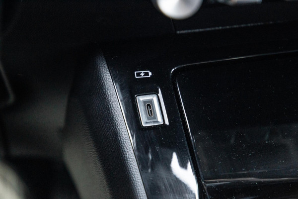 Peugeot e-2008 EV Allure 54 kWh ADAPTIVE CRUISE / CARPLAY / CAMERA / NAVI