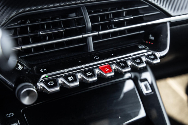 Peugeot e-2008 EV Allure 54 kWh ADAPTIVE CRUISE / CARPLAY / CAMERA / NAVI