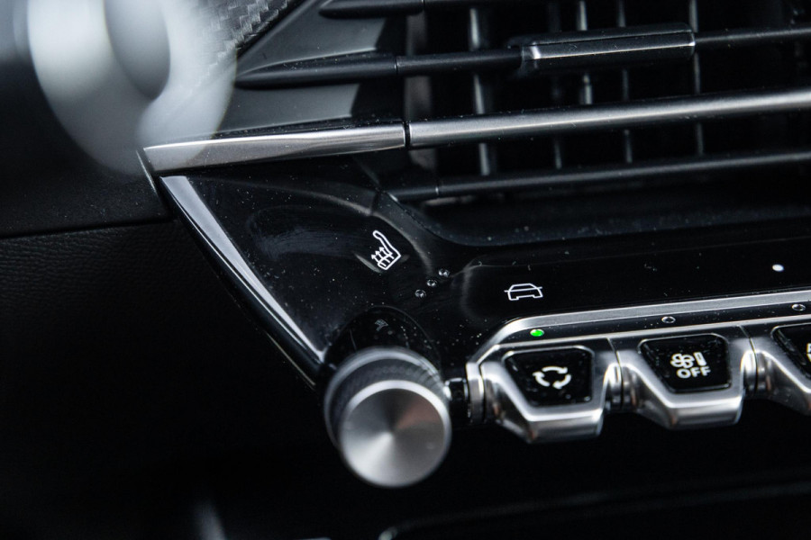 Peugeot e-2008 EV Allure 54 kWh ADAPTIVE CRUISE / CARPLAY / CAMERA / NAVI