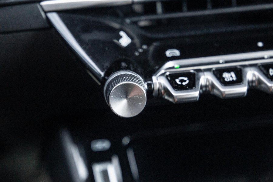 Peugeot e-2008 EV Allure 54 kWh ADAPTIVE CRUISE / CARPLAY / CAMERA / NAVI