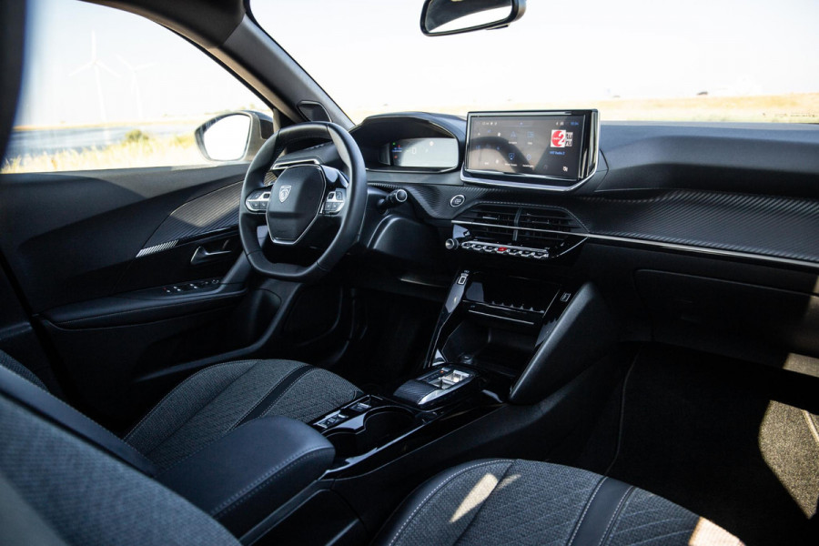 Peugeot e-2008 EV Allure 54 kWh ADAPTIVE CRUISE / CARPLAY / CAMERA / NAVI