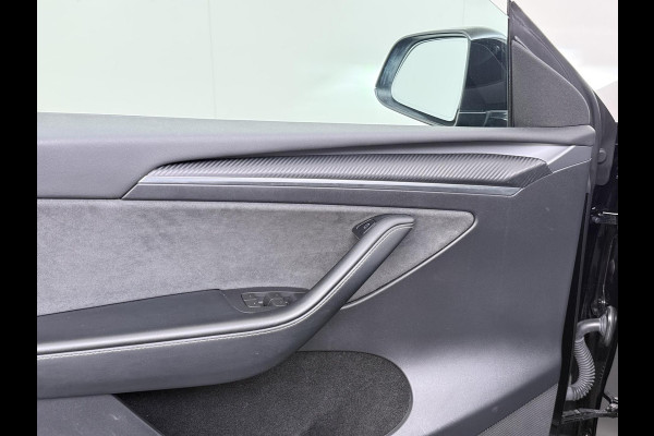 Tesla Model Y RWD 58 kWh AFNEEMBARE TREKHAAK | FABRIEKSGARANTIE OP ACCU & AANDRIJFLIJN TOT 03-2031 OF 160.000 KM | CARBON LIJSTEN |