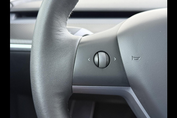 Tesla Model Y RWD 58 kWh AFNEEMBARE TREKHAAK | FABRIEKSGARANTIE OP ACCU & AANDRIJFLIJN TOT 03-2031 OF 160.000 KM | CARBON LIJSTEN |