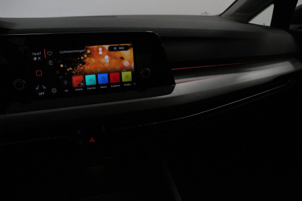 Volkswagen Golf 1.0 eTSI 110pk Automaat Life Climate control LED Lane Assist App Connect Cruise Control Climatronic Lichtmetalen Velgen Velgen Winterpakket