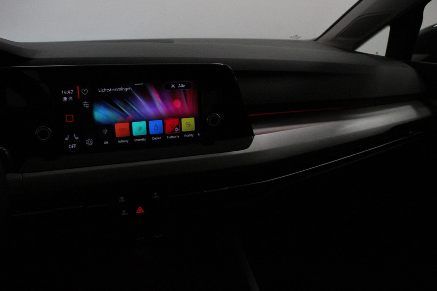 Volkswagen Golf 1.0 eTSI 110pk Automaat Life Climate control LED Lane Assist App Connect Cruise Control Climatronic Lichtmetalen Velgen Velgen Winterpakket