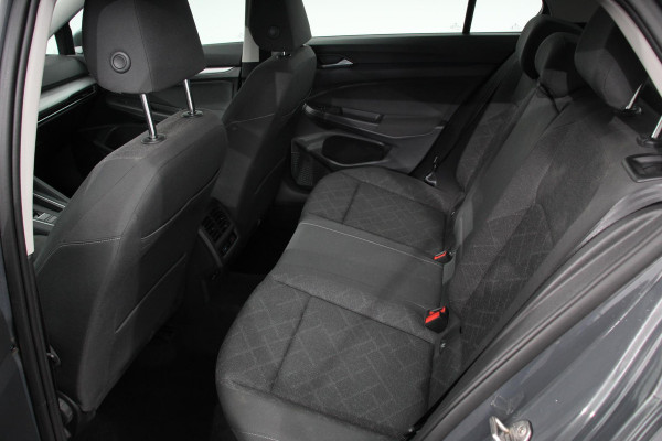 Volkswagen Golf 1.0 eTSI 110pk Automaat Life Climate control LED Lane Assist App Connect Cruise Control Climatronic Lichtmetalen Velgen Velgen Winterpakket