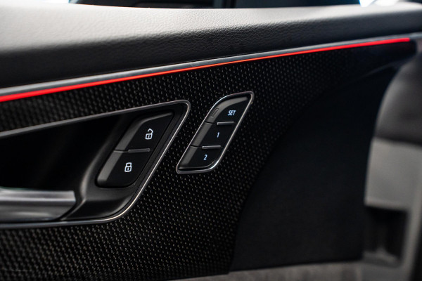 Audi Q8 4.0 TFSI SQ8 quattro *Bang & Olufsen / Panorama / Vierwielbesturing / HUD / Surround-view / Standverwarming*