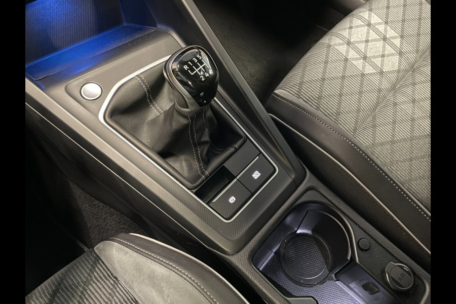 Volkswagen Golf 1.5 TSI R-Line|131 PK|PANORAMADAK|DIGITAL COCKPIT|KUIPSTOELEN|ACC|APPLE CARPLAY|ANDROID AUTO|NAP|NL-AUTO|INCL.BTW|