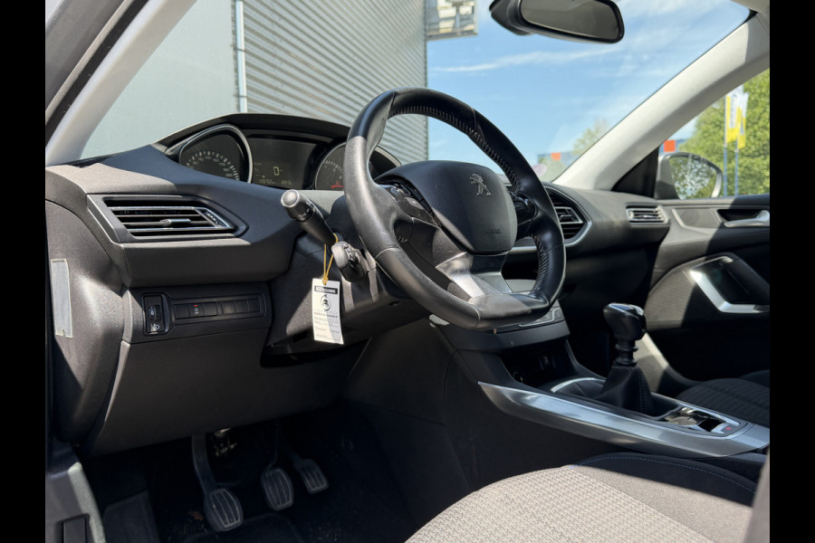 Peugeot 308 SW BWJ 2020 | 1.2T 111PK ACTIVE | CLIMA | NAVI | CARPLAY | CRUISE | LICHTMETAAL | PDC | PRIVACY GLASS |