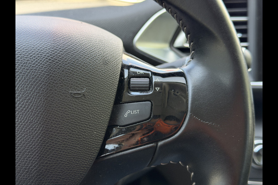 Peugeot 308 SW BWJ 2020 | 1.2T 111PK ACTIVE | CLIMA | NAVI | CARPLAY | CRUISE | LICHTMETAAL | PDC | PRIVACY GLASS |