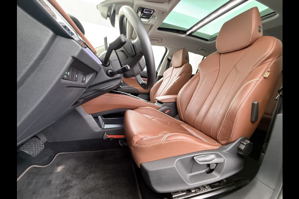 Škoda ENYAQ iV 60 Panoramadak Trekhaak Leder Adap.Cruise Stoel+Stuur+Achterbankverwarming Camera 3-Zone Ecc SOH 90% Keyless Navi Pdc Elek.Achterklep Apple Carplay Android Auto P-Assist Privacy Glas Led Lmv 20" 1.000KG Trekgewicht 1e Eigenaar Origineel Nederlandse Auto Zeer compleet